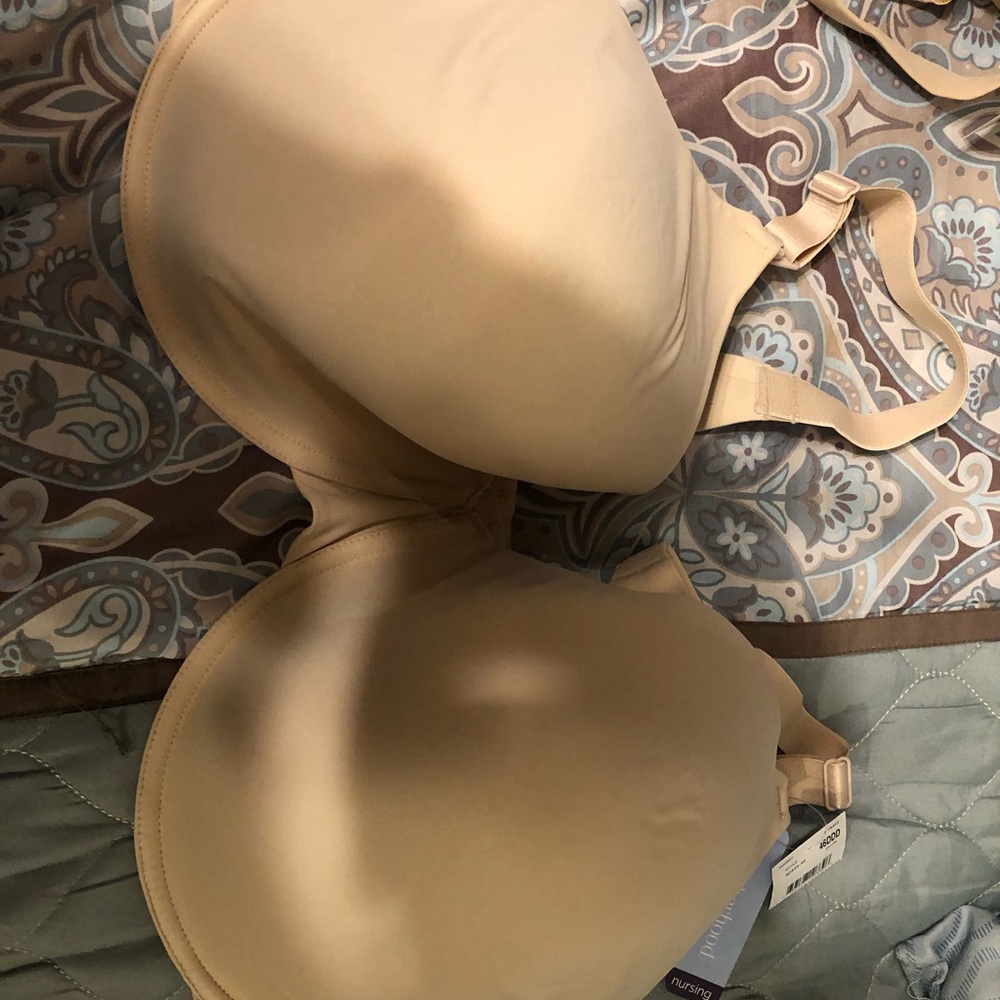 Maternity nursing bra 46DDD new with tags motherhood
